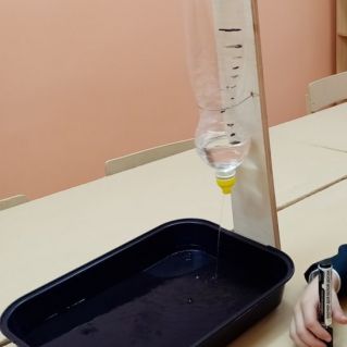 Модель водяных часов "Клепсидра"