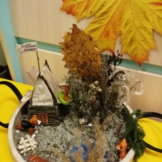 "Там, на неведомых дорожках...."