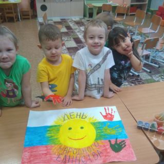 Стенгазета "Все мы разные, но нас многое объединяет!"