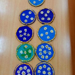 Аппликация "На весёлой лужайке.."