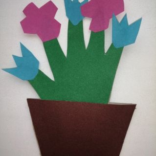 "Цветочек для мамы из ладошки"