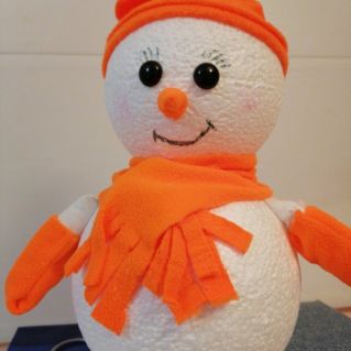 Веселый снеговик