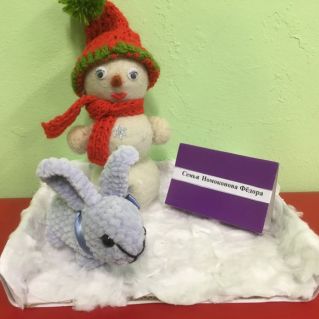 Снеговик с зайчонком