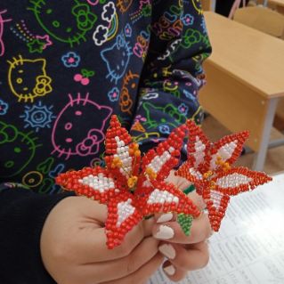 Маленький букетик из лилии