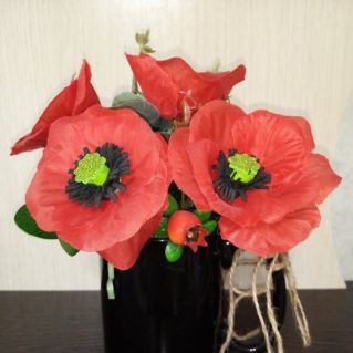 Красные маки