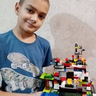 Дом Амонг  Гас