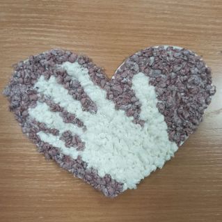 "Мама - главное слово" сердечко из салфеток