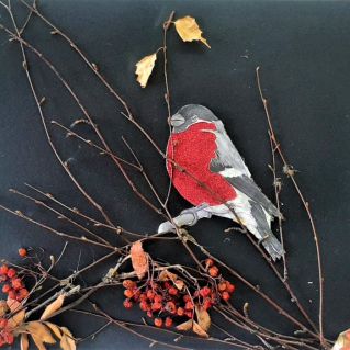 Снегирь в лесу