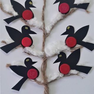 Снегири на дереве