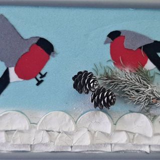 Снегирь на ёлке