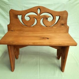 Декоративная деревянная лавка