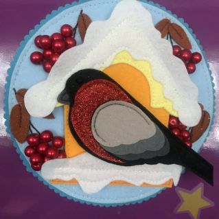 "Снегирь у кормушки"