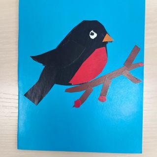 Снегирь на ветке