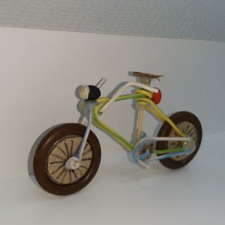 "Переходя дорогу, велосипед веди рядом!"