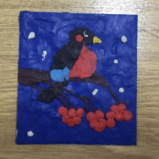 Снегирь на ветке рябины