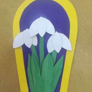 Первые подснежники для мамы