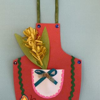 Аппликация «Фартук для мамы»