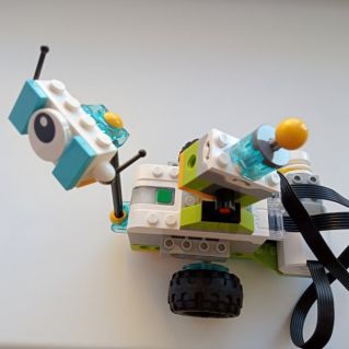 Робот Майло