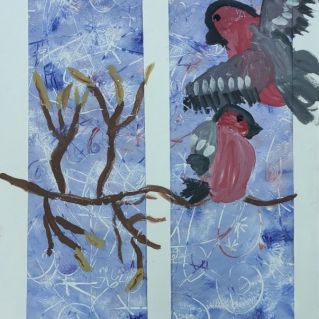 Как осколочки зари, здесь на ветках снегири