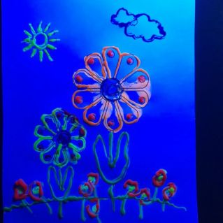 Весна цветами угощает!