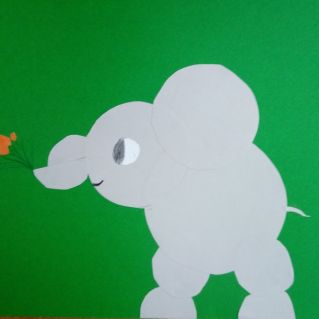 Слон с букетом".