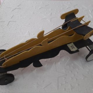 Гоночная модель автомобиля на резиномоторе