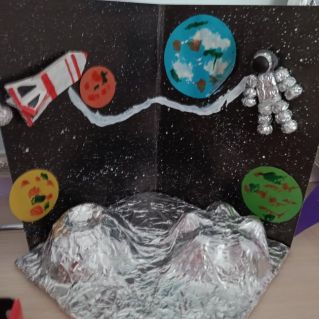 Объемная работа из разных материалов" На Луне"