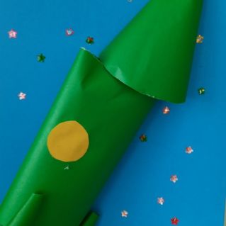 Конструирование из бумаги "Белка и Стрелка летят в космос"