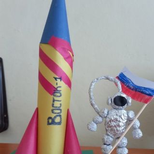 "Наши космонавты"