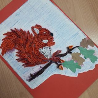 Белочка на дубовой ветке