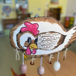 Курочка с яичками