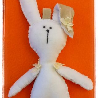 Заяц из флиса