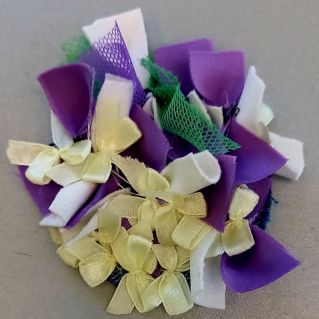 Брошь в лоскутной технике "Ляпочиха".