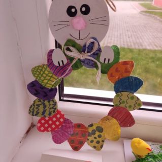 Зайка спешит на праздник