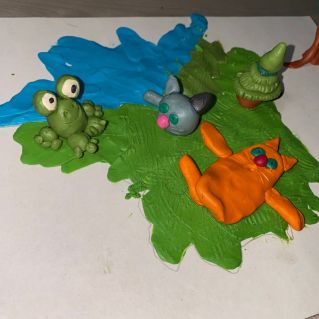 Лягошка, круглый котик и котик-стена