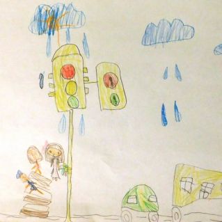 На дороге в погоду любую помогает светофор