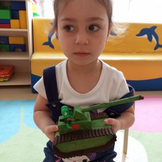 "Экипаж машины боевой"