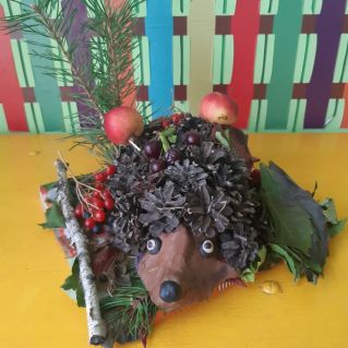 Ёжик в листопаде