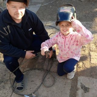 Мой папочка  может научит всему!