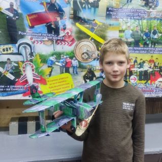 Резиномоторная модель самолета ПО-2