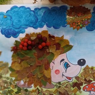 Осенние запасы ежика