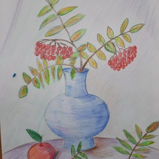 Ваза с рябиной