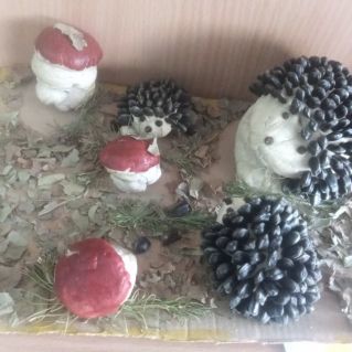 Ежи на прогулке