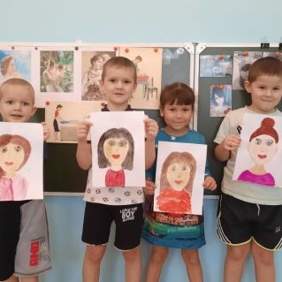 Я рисую маму