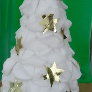 "Чудо Ёлочка - гори!", номинация: "Необычная ёлка" (материал: ватные диски, фольга)