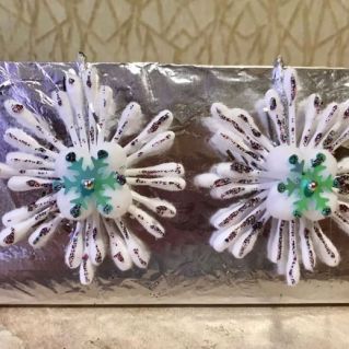 "Нарядные снежинки для снегурочки"