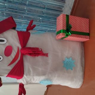 Веселый снеговик