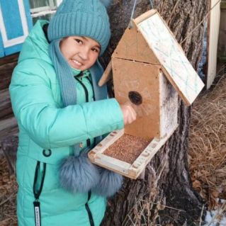 Поделка "Столовая для птиц"