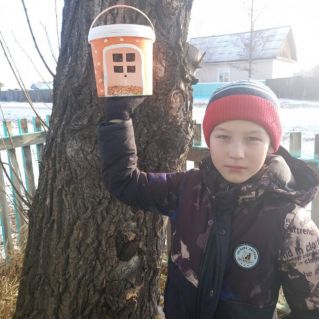 Поделка "Столовая для птиц"