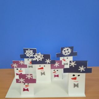 "Снеговики на прогулке"